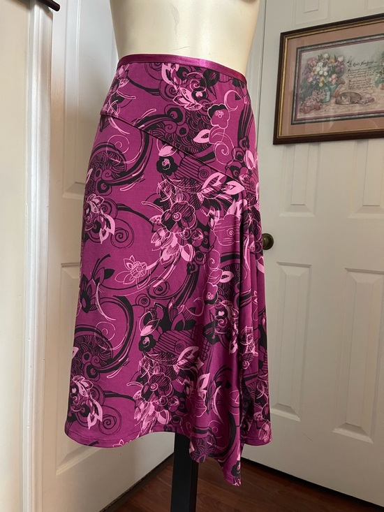 Merona Dresses & Skirts - Merona Floral A-Line Skirt in Magenta and Black EUC